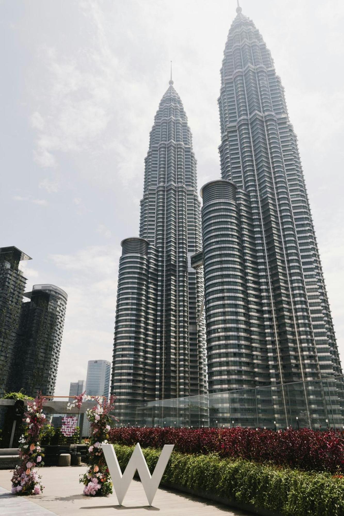 W Kuala Lumpur Hotel Exterior photo